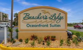 The entrance sign for Beacher's Lodge on A1A
