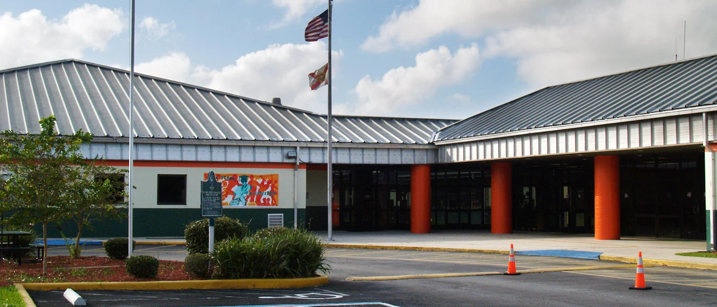 Murry Hill Elementary School Exterior with flags and parent drop-off and pick-up