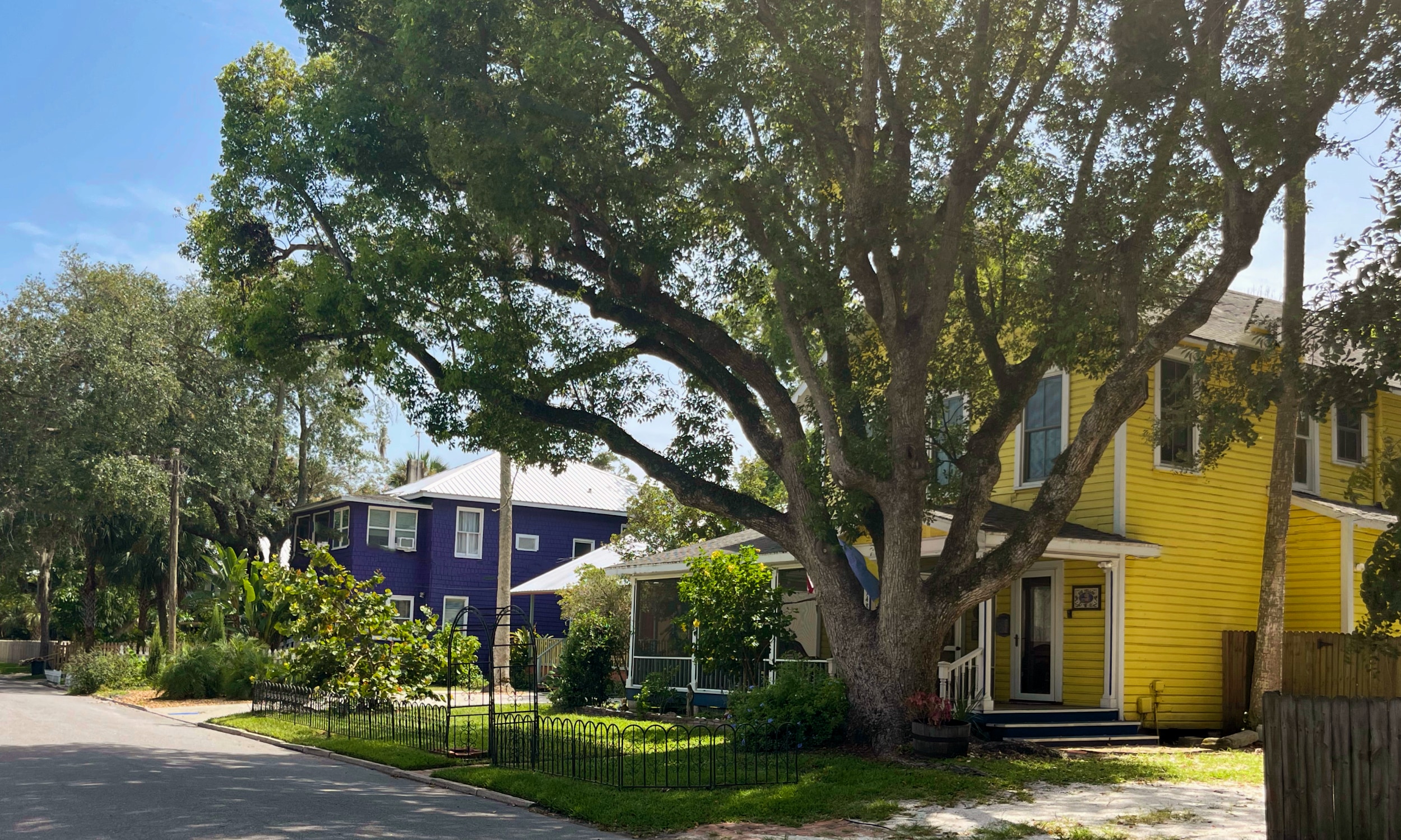 A sidestreet view of Washington Street, St. Augustine