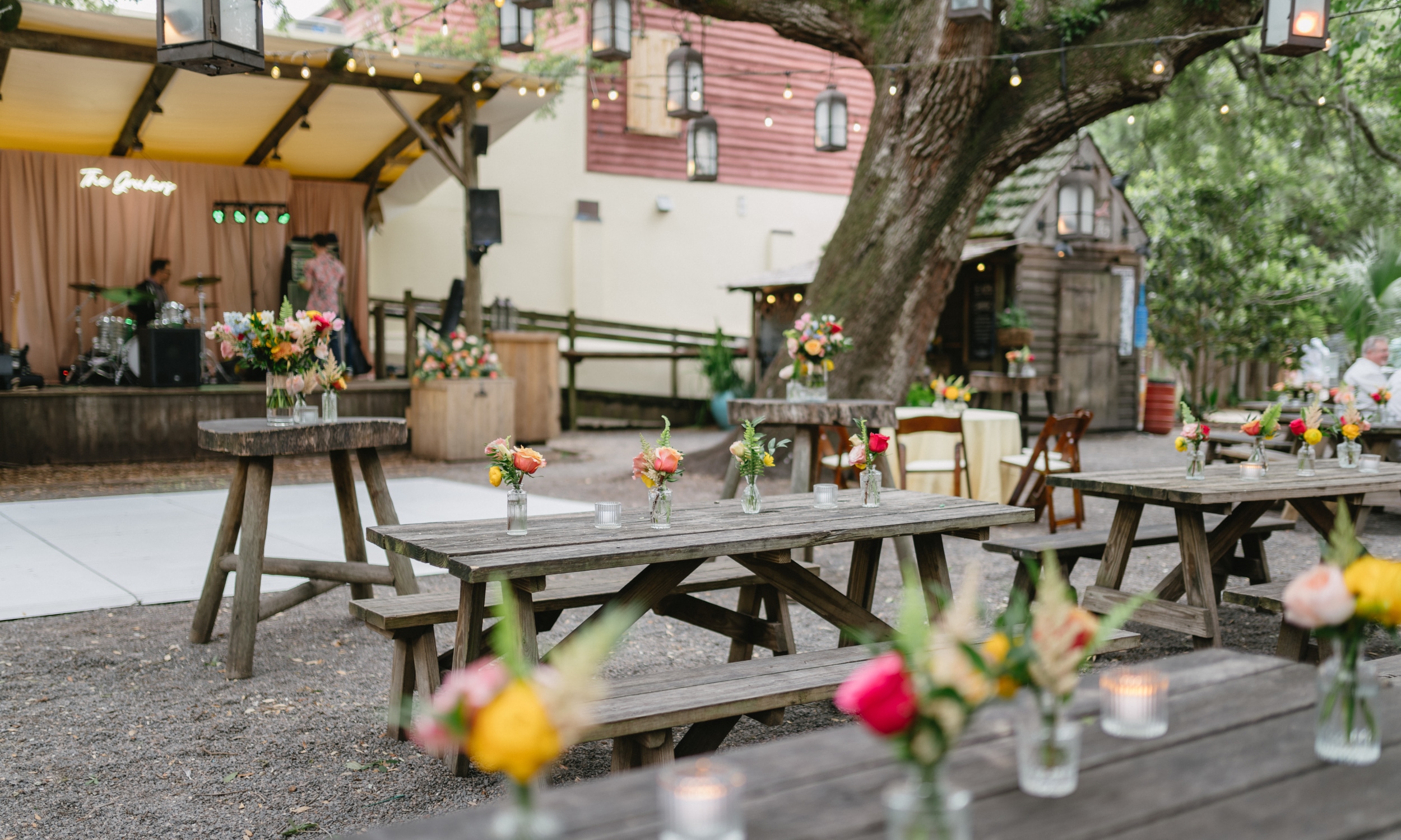 A band sets up to perform for a wedding at the Colonial Oak