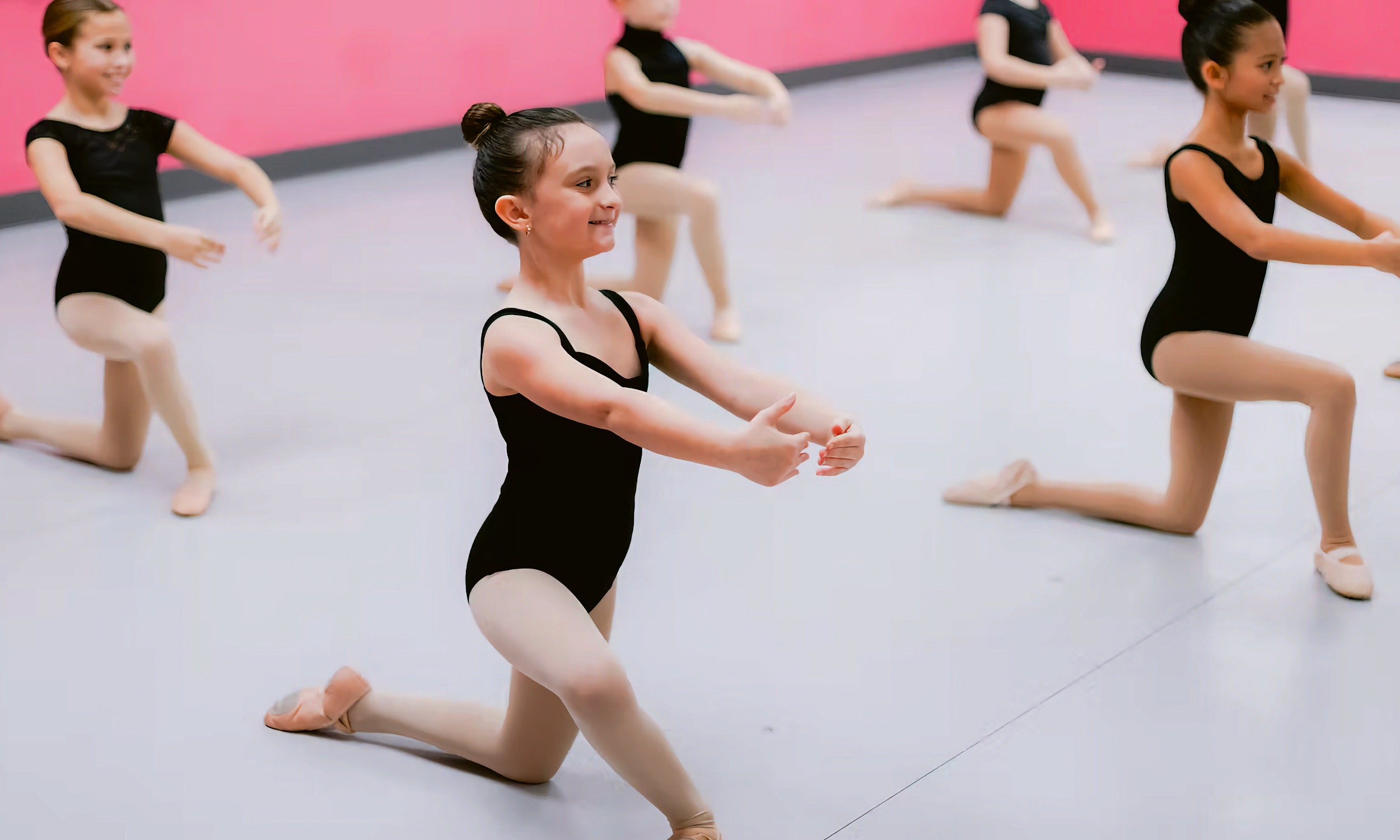 A children's ballet camp class