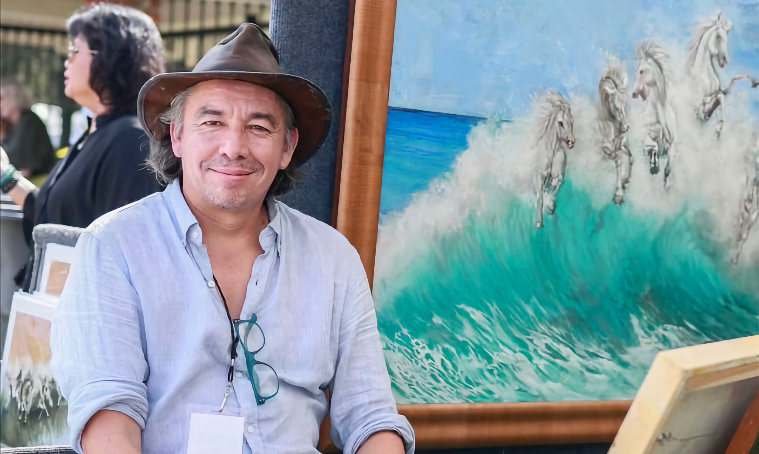 Paulo Jimenez in front of his painting