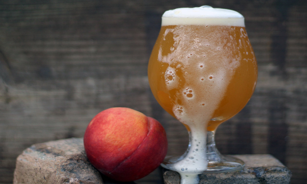 bog-brewing-beer-with-peach
