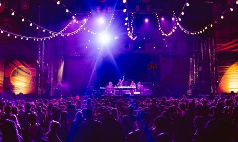 Francis Field Showcase during a Mumford & Sons Concert, at night with blue and yellow lights