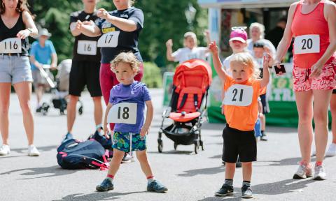 Kids getting ready for the trot and walk event