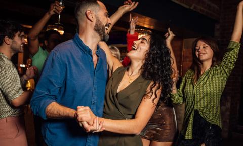 salsa dancers