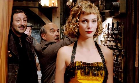 A scene where Douce is about to take the stage