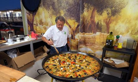 A live cooking demonstration of paella