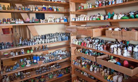 Hidden trinkets line the shelves of the 4th floor. 
