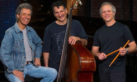 The Chick Corea Akoustic Band features Chick Corea, John Patitucci and Dave Weckl.
