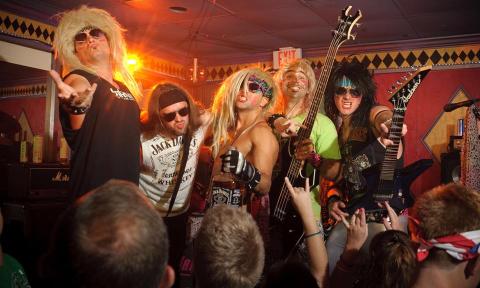 Papercutt playing live and partying
