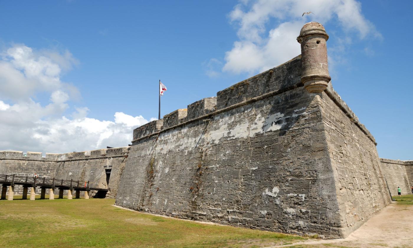 An image of the Castillo.