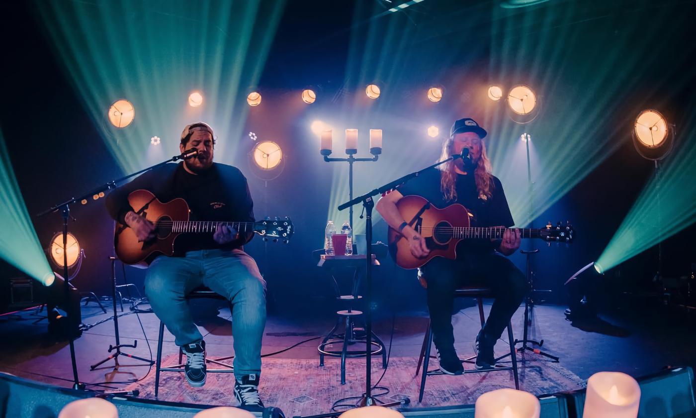 Rome & Duddy on stage singing and playing their guitars together