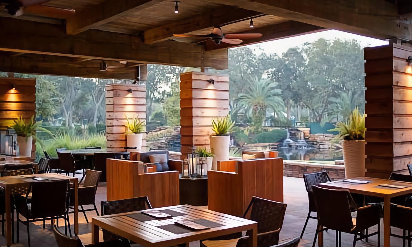Alice & Pete's Pub Outdoor Patio in the Sawgrass Marriott.