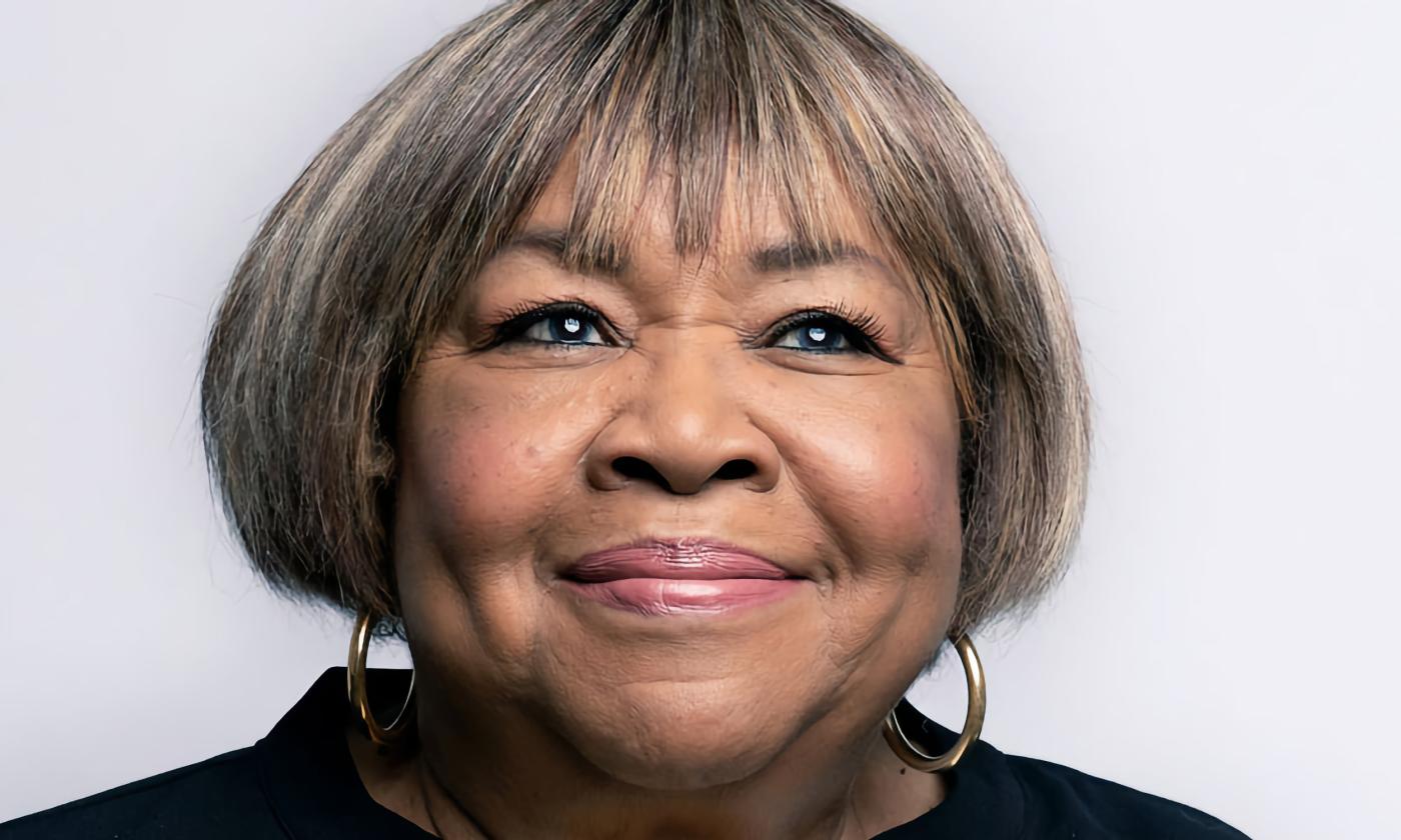 Singer Mavis Staples profile picture.