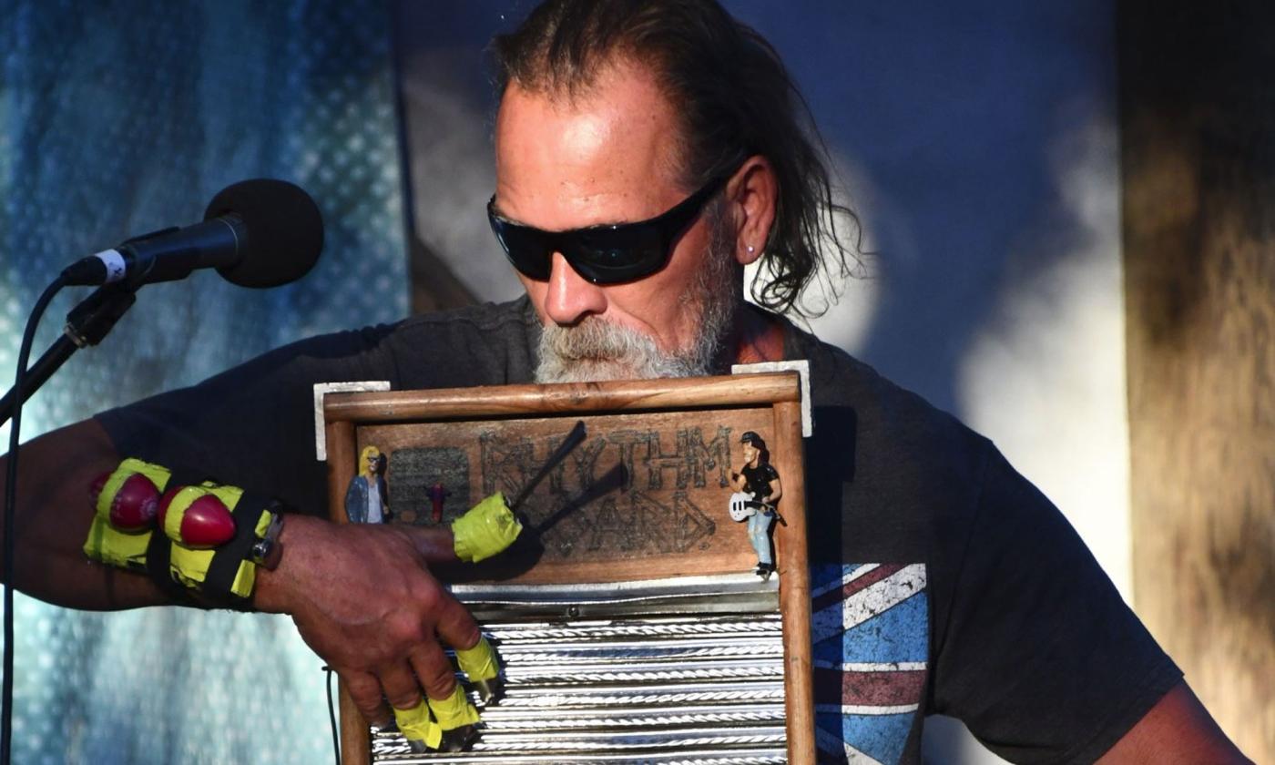 Unkl Ray Nutter plays the washboard with many accents. 