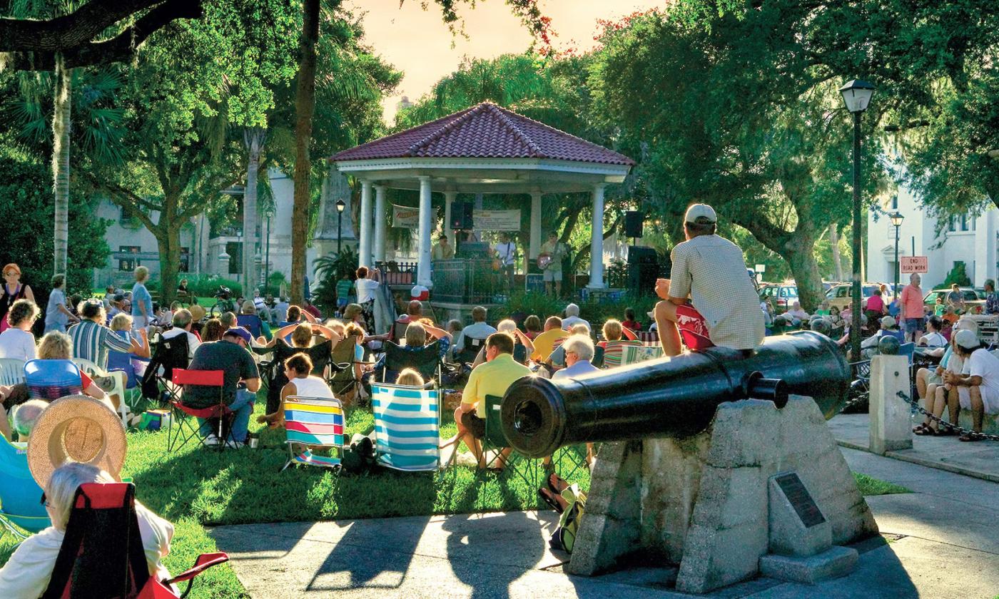 Visitors enjoying the Concerts in the Plaza