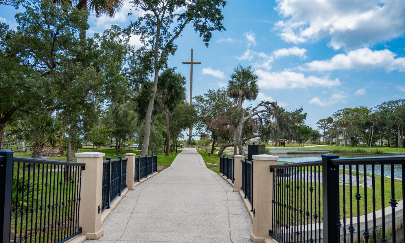 The large cross at Nombre de Dios as seen from the bridge near the entrance