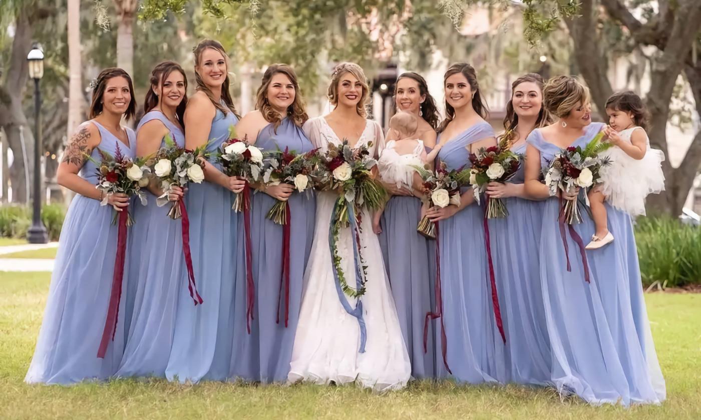 Bride with her bridesmaids with bouquets