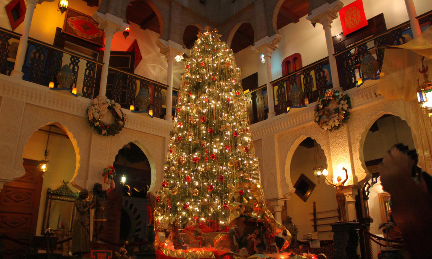 The spectacularly lit and decorated Christmas tree at Villa Zorayda during Nights of Lights