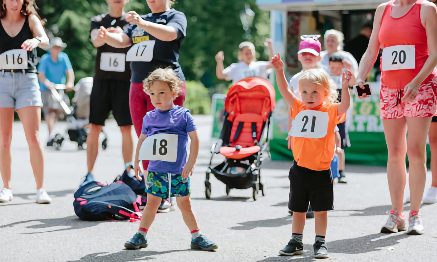 Kids getting ready for the trot and walk event