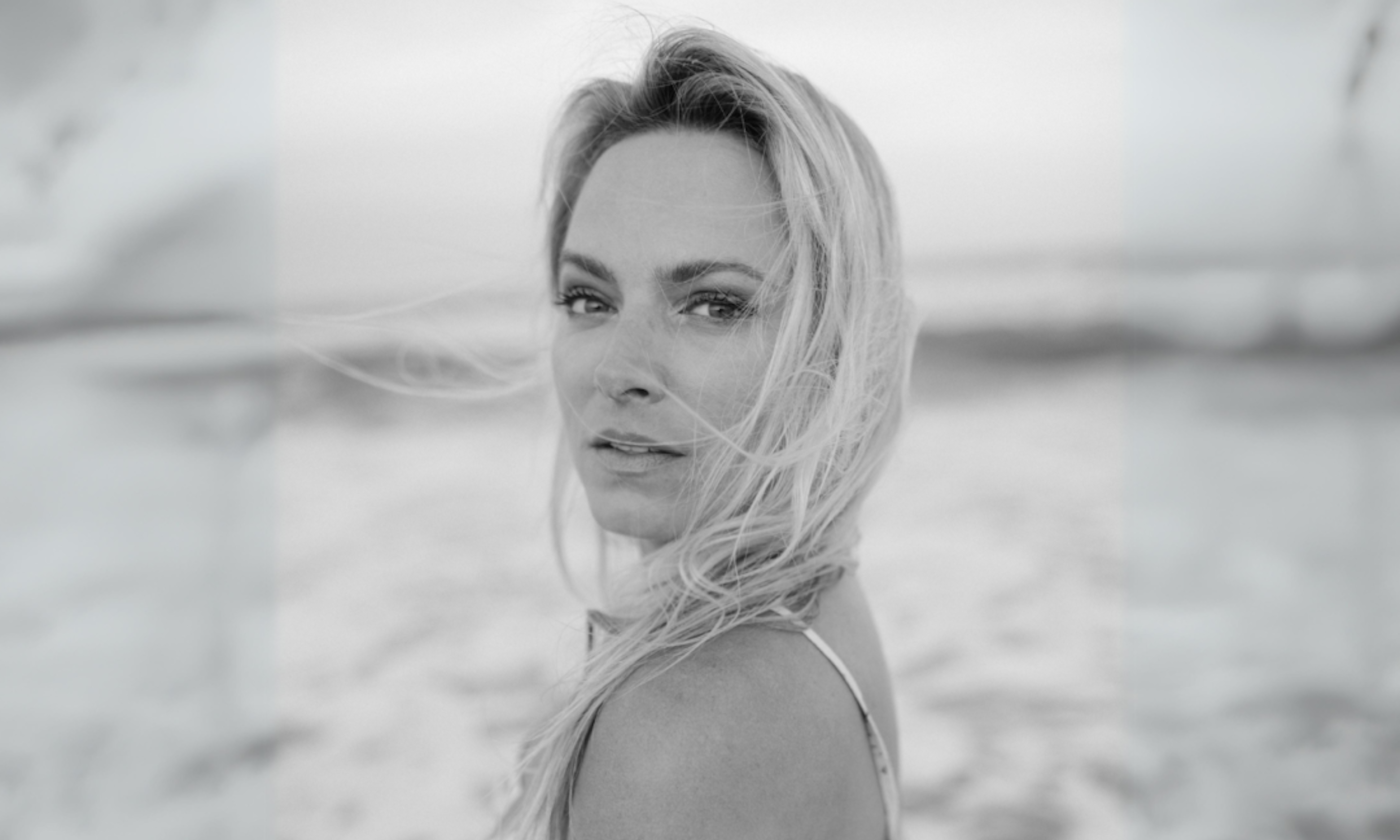 Cassidy Rose poses in front of a beach. 