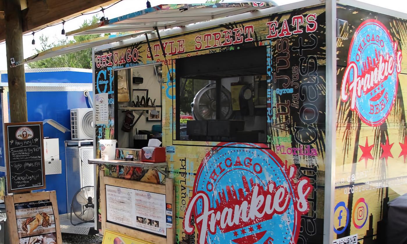 The exterior of the Frankie's Chicago Beef truck