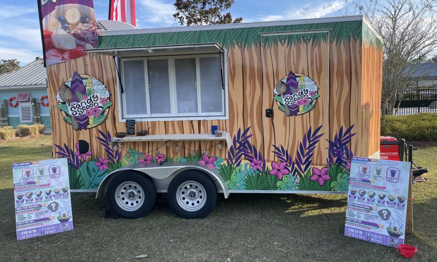 The exterior of The Sandy Spoon food truck