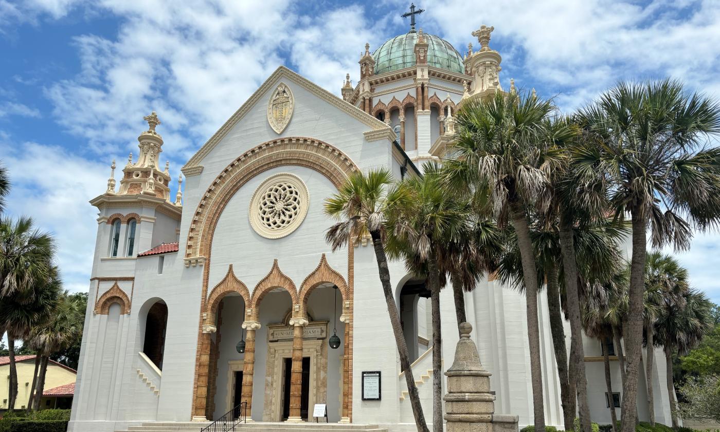 The entrance to the Memorial Presbyterian Church