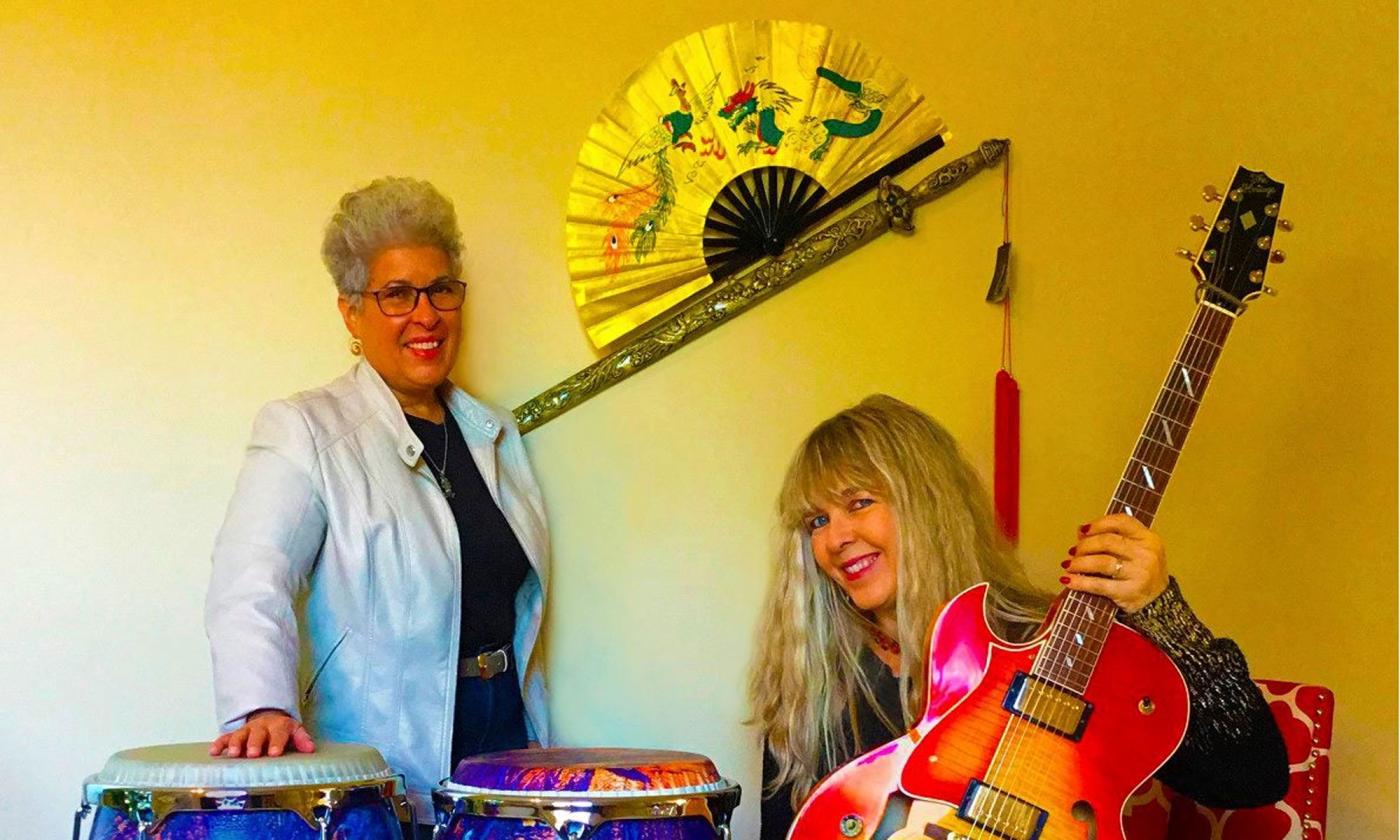 Latin duo SUMA with guitar and drums