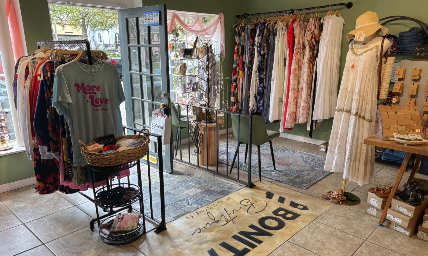 The entrance inside the women's shop