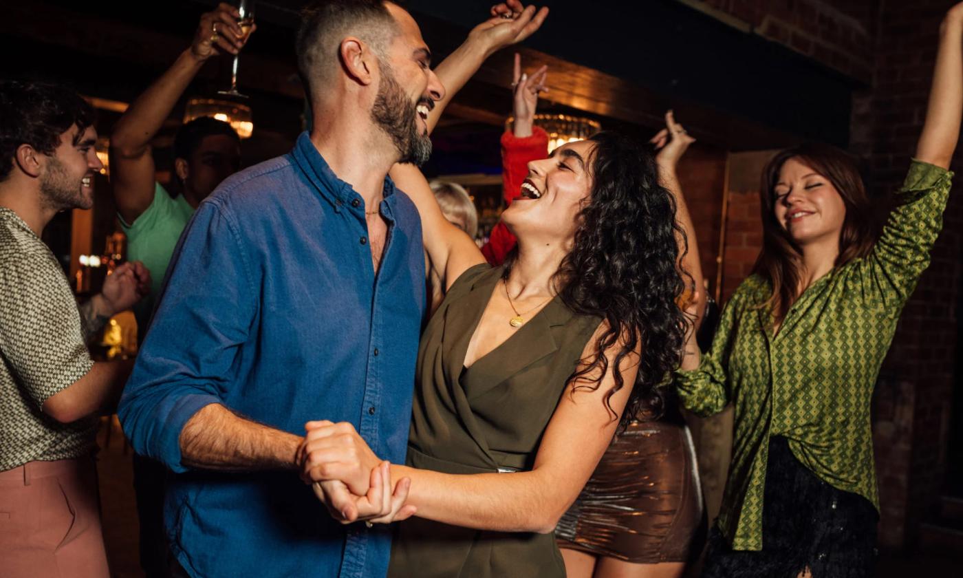 salsa dancers