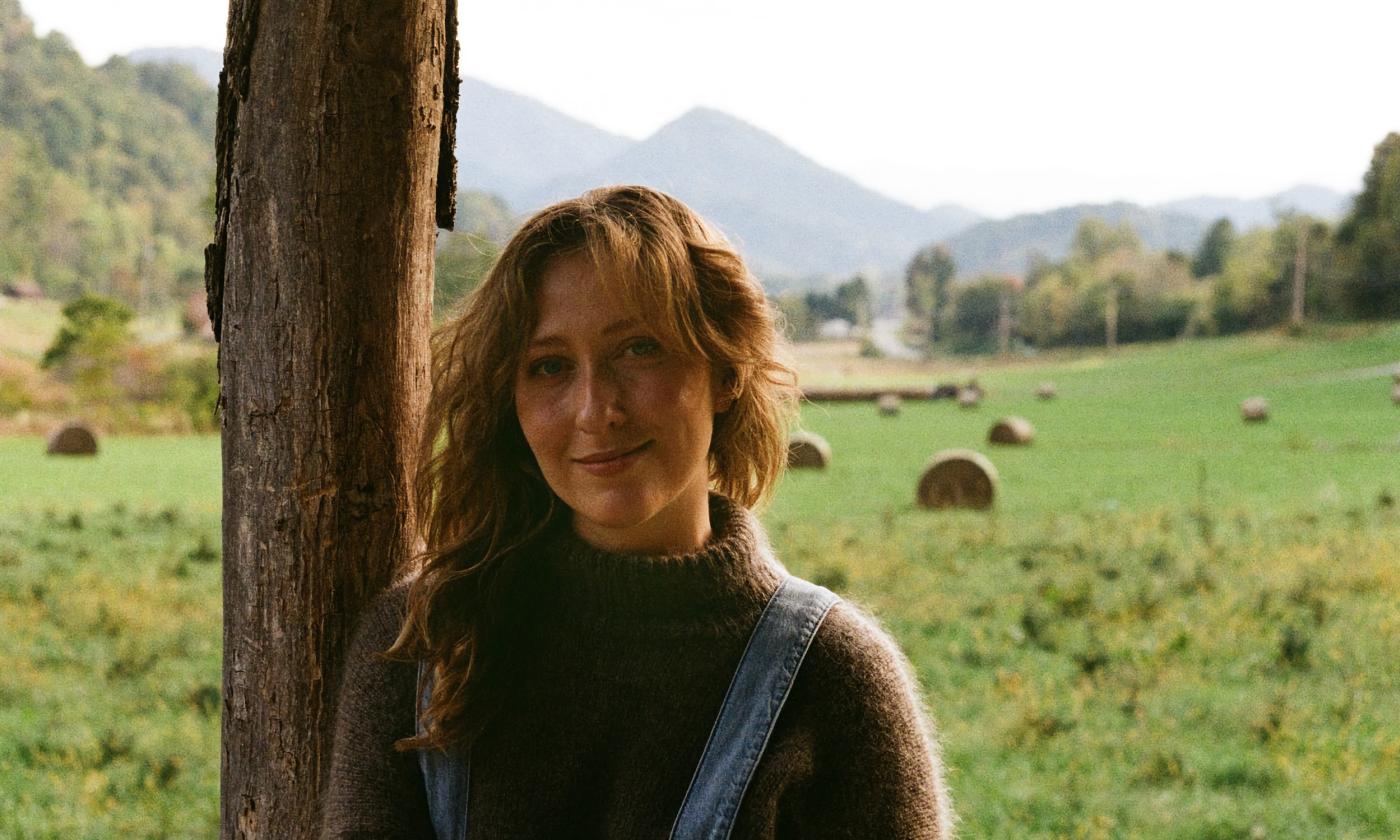 The musician Alexa Rose, leaning against a rustic porch post in the Virginia mountains