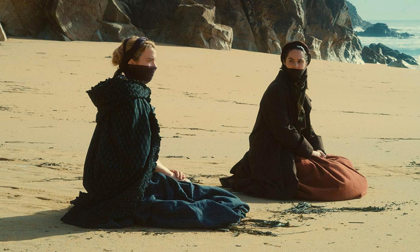 Marianne and Héloïse sitting on the beach in "Portrait of a Lady on Fire"