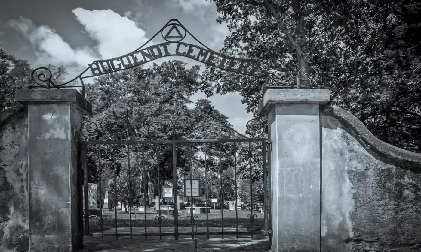 The gates outside Huguenot Cemetery