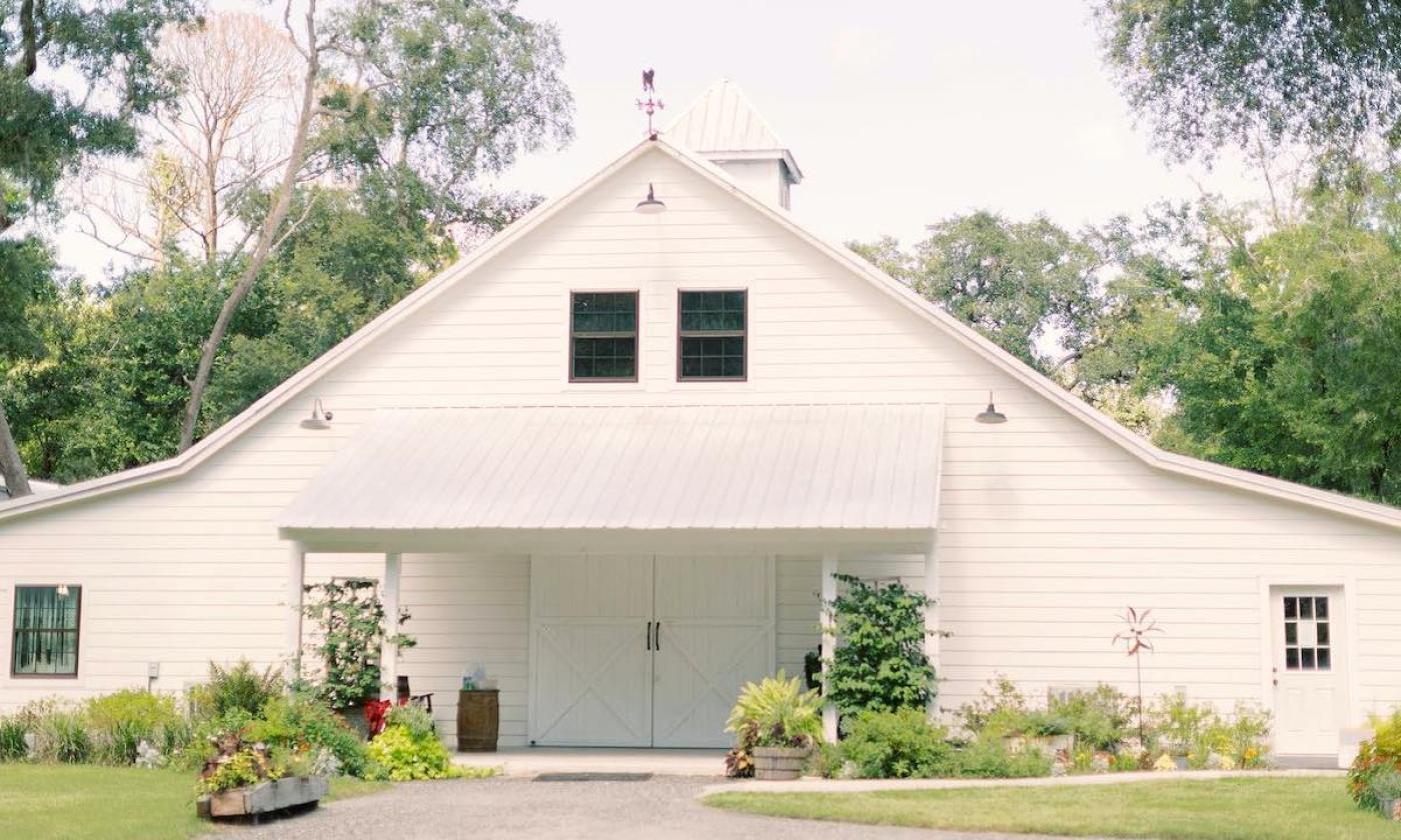 Outside view of Chandler Oaks Barn in St. Augustine.