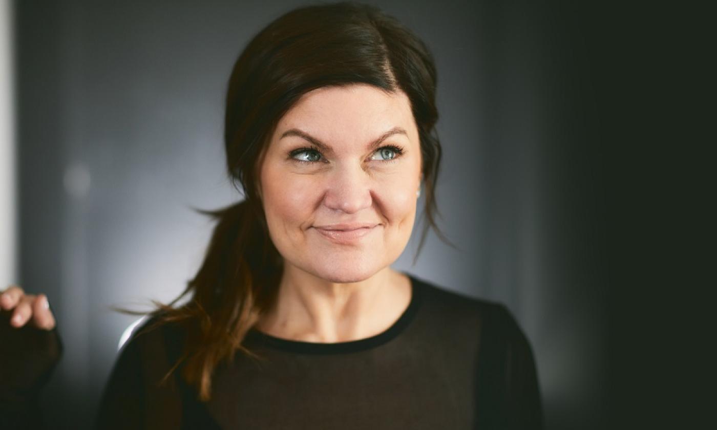 Fan favorite Heather Land will bring her popular 'smart-alecky' comedy to the Ponte Vedra Concert Hall in May 2022.