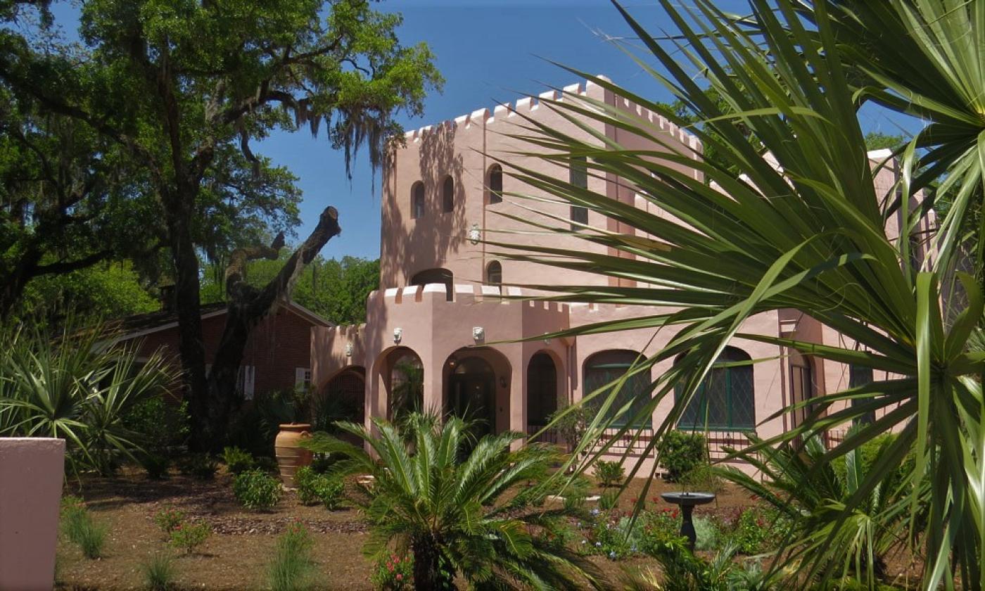 St. Augustine's "pink castle" was the former home of noted Florida sculptor Charles Adrian Pillars . 
