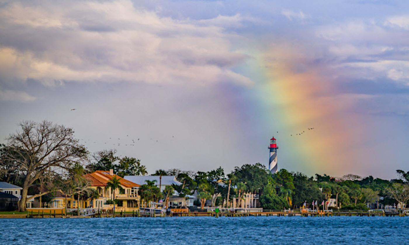 Amateur photographers can learn to shoot like a professional in a three-day workshop sponsored by Guy Harvey Resort. 