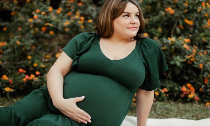 Forever Yours Photography captures a soon-to-be mom.