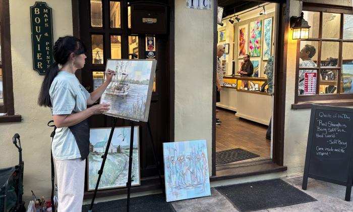 A painter at work during the event