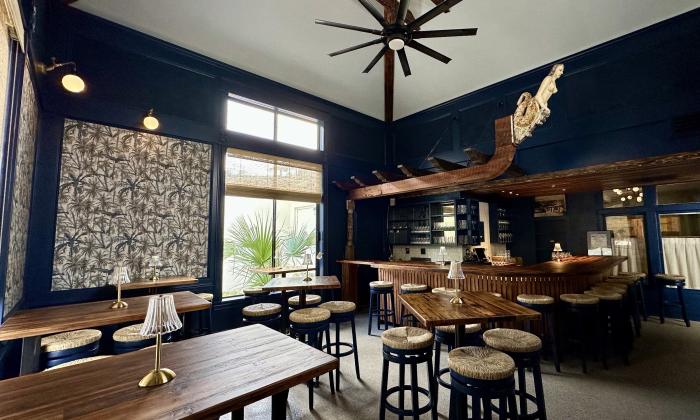 Pape's Bar inside the restaurant