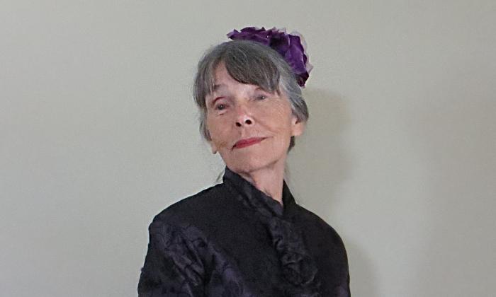 Storyteller and actor Margaret Kaler in historic garb