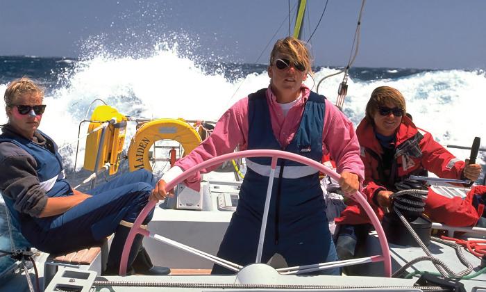 Women steering a boat in the film "Maiden"