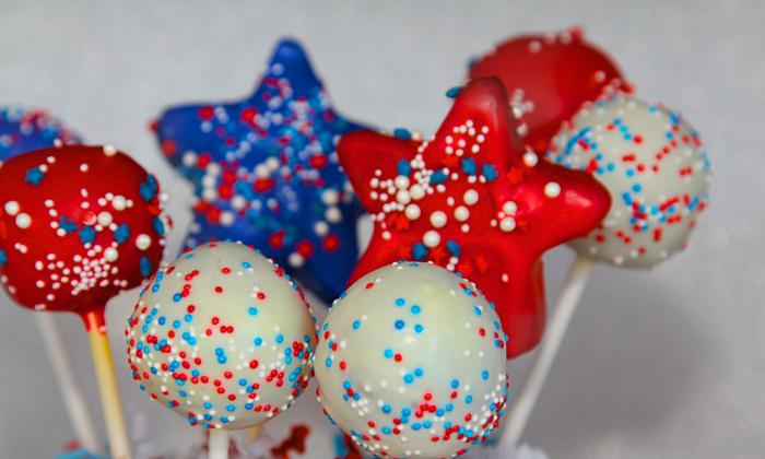 Cake pops with a 4th of July theme