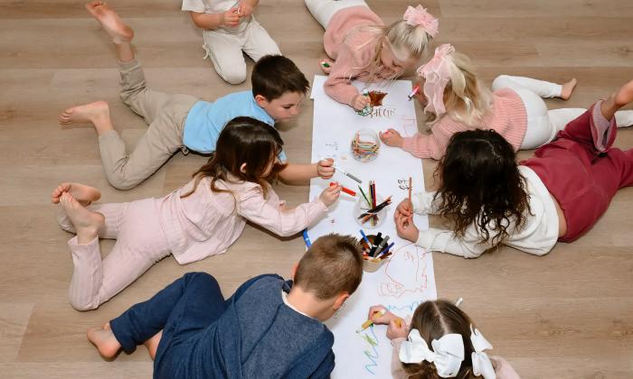 Children drawing in an arts class