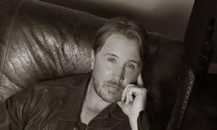 Singer/songwriter Lance Miller looking at camera.