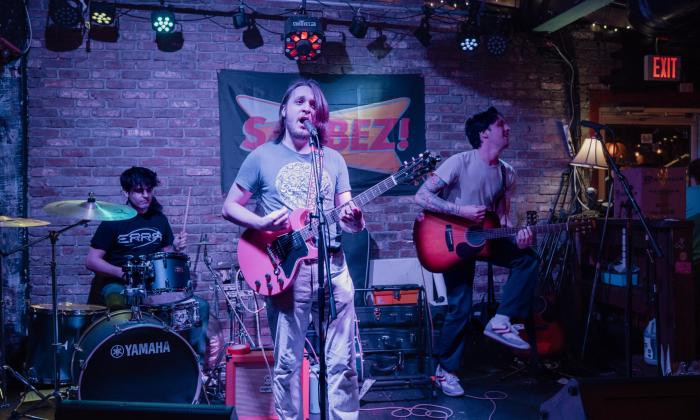 The band, For2itous, perfroming live at Sarbez