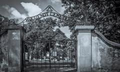The gates outside Huguenot Cemetery
