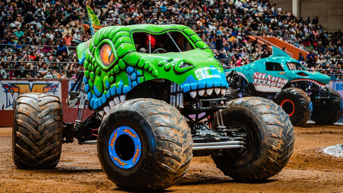 monster-truck-wars-25x15-WEB.